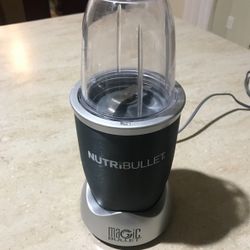 Nutribullet Blender w / 2 Different Blades