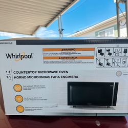 Whirlpool - 1.1 Cu. Ft. Countertop Microwave with 900W Cooking Power - Silver (Model: WMC30311LD)