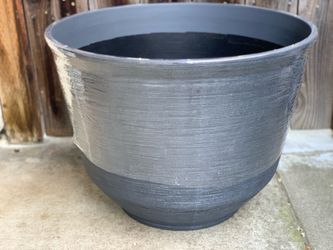 Large Grey Gray Decorative Indoor or Outdoor Plastic Planter Pot Weather and fade resistant Approx measurements 22 inches wide by 16 inches height Ca