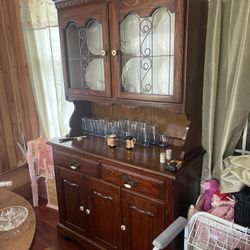 China Hutch / China Cabinet 