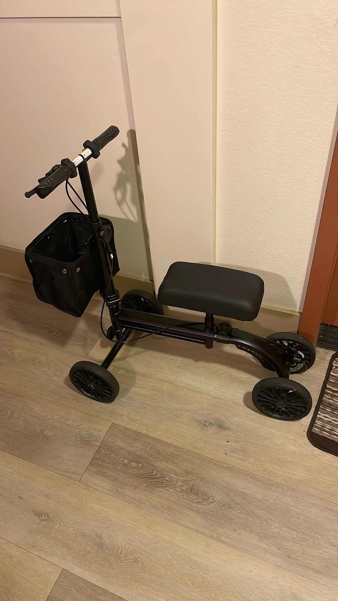 Knee Scooter with Disc Brake