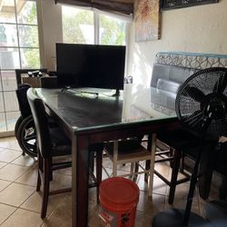 Mesa De Madera Con Vidro 5 Sillas Altas