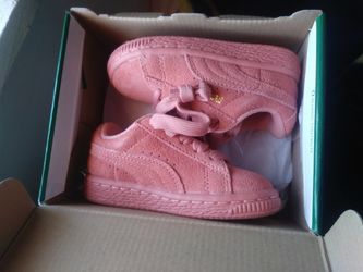 Pink Puma suede shoes (Brand New never worn once)