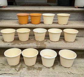 13 sturdy plastic planter pots