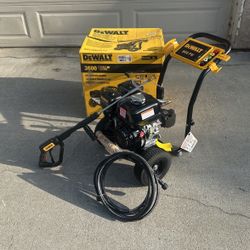 SIMPSON DEWALT 3600 PSI 2.5 GPM Gas Cold Water Professional Pressure Washer with HONDA GX200 Engine