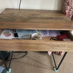 Mini Desk, Like New 