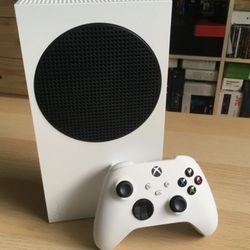 Xbox With Controller 