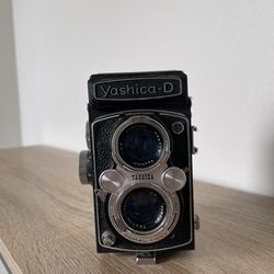 Yashica-D 6x6 TLR Camera w/ 80mm f/3.5 Lens (AS IS)
