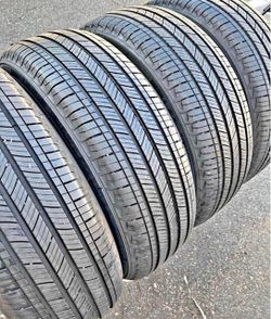Set 225/60-18 Michelin con el 80% de vida