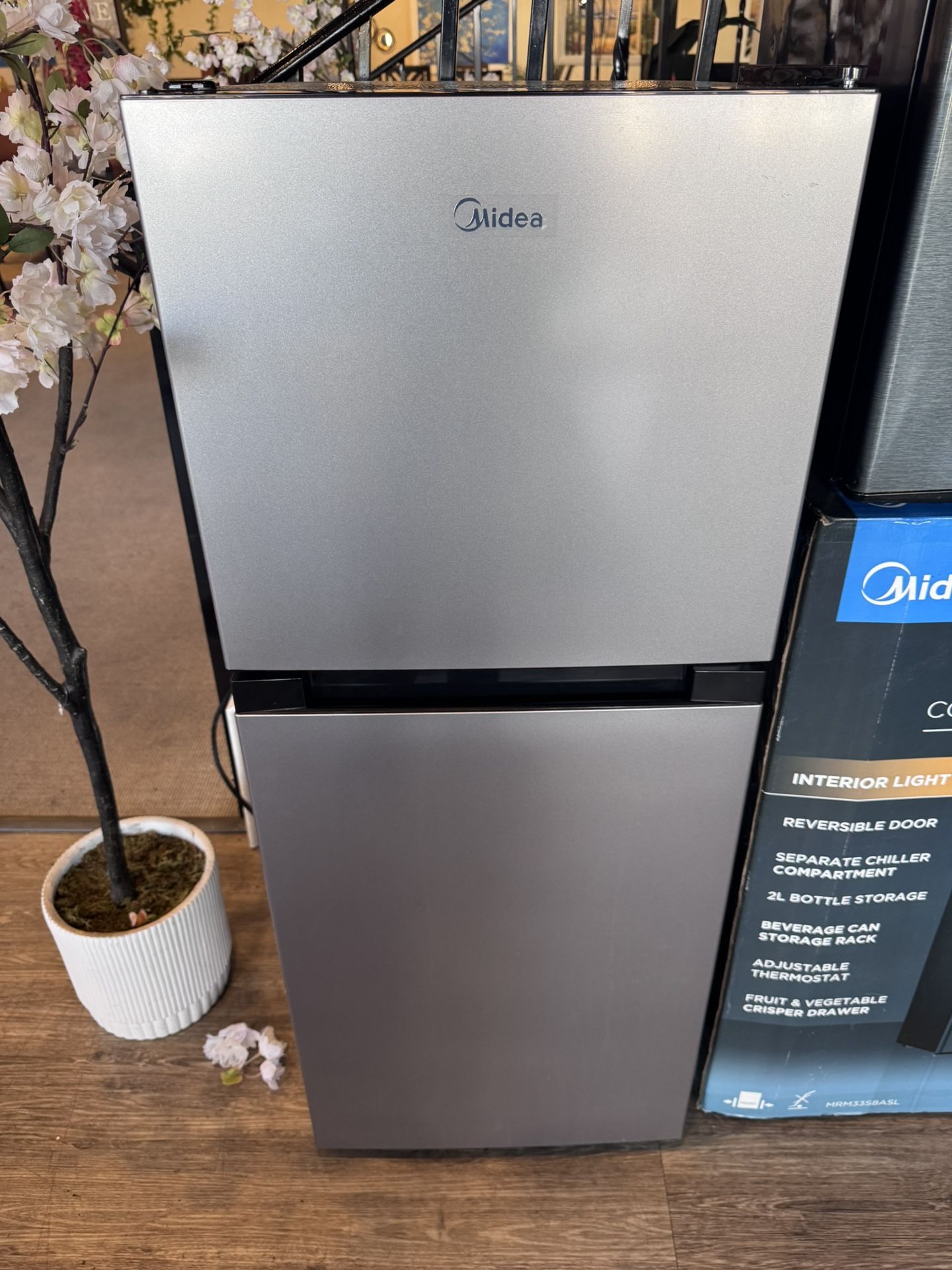 Midea Mini Fridge 