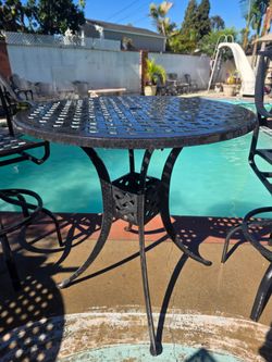 Round Cast Aluminum Patio Dining Table