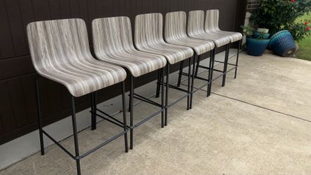 Beautiful COUNTER HEIGHT Chairs ( Set of 6 ) Brand new, only used for pictures in a staged home.
