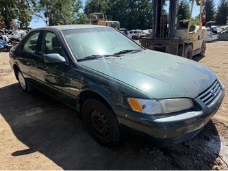 1998 Toyota Camry 4cyl ***for parts only***