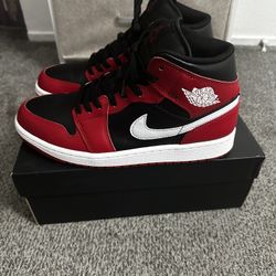 Air Jordan’s 1 Mid Size 9