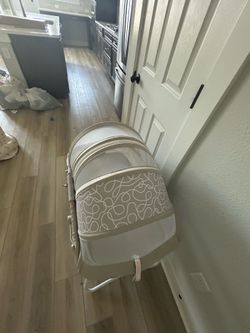 Portable Baby Bassinet with Mesh Canopy