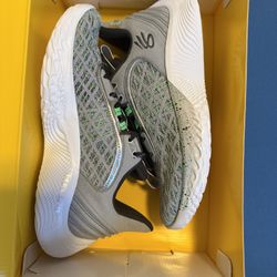 Curry 9 Street Size M8.5/W10