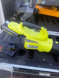 Blower ryobi like new costumer return to Home Depot as is $110 firm