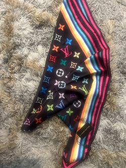 Lv scarf