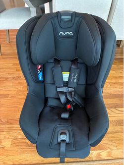 Nuna Rava Car Seat - rear or forward facing