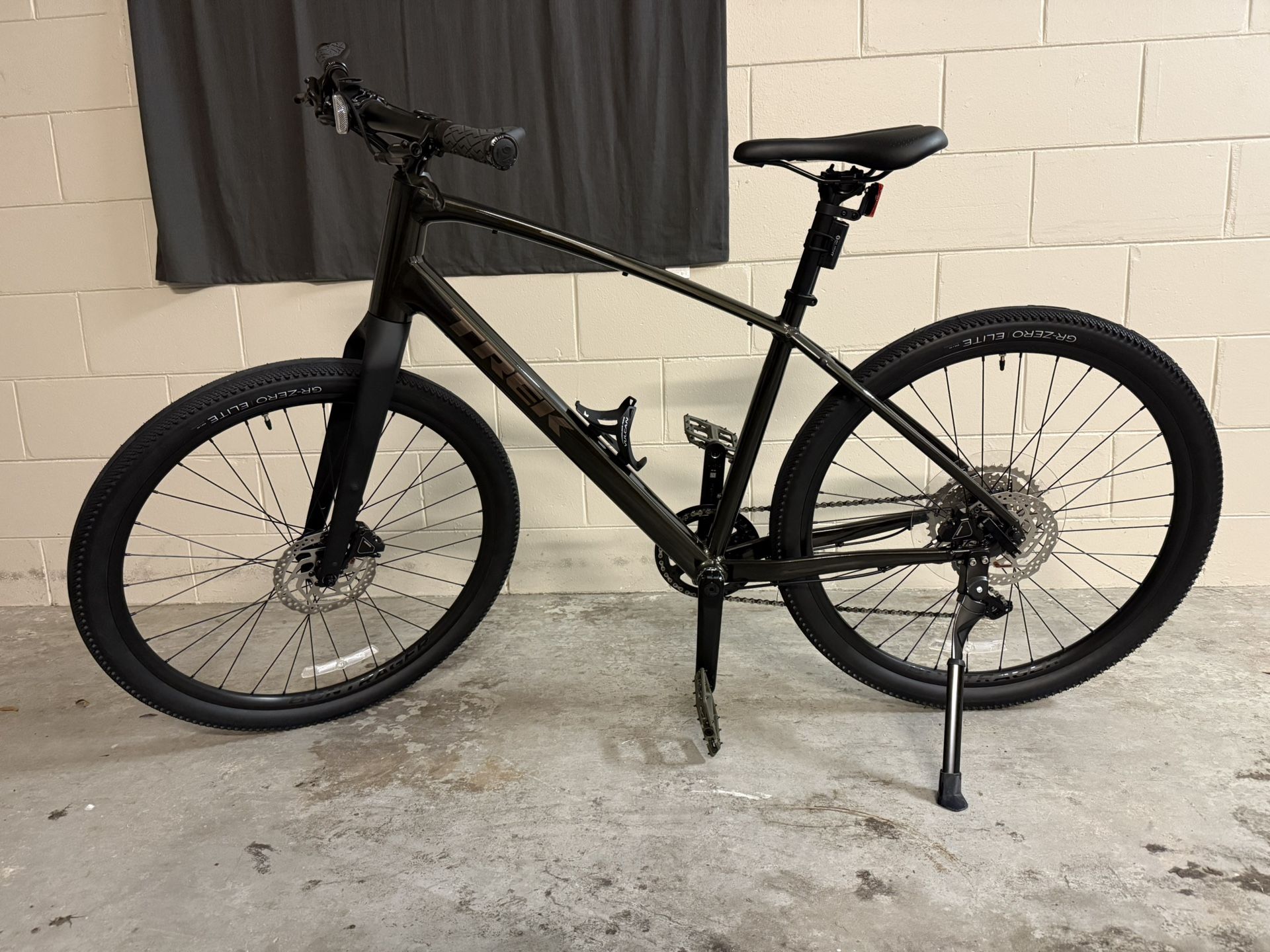 TREK DUEL SPORT 3 Hybrid Bicycle 