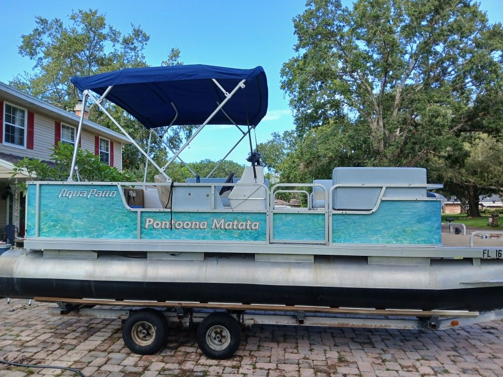 20ft Pontoon Boat