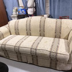 Free Sofa Set