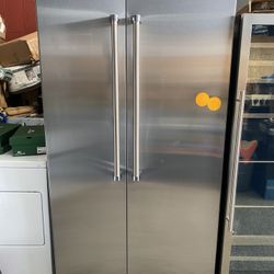 Viking 5 Series 42 Inch Counter Depth Built-In Side by Side Refrigerator 