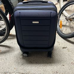 Brand New Dejuna travel suitcase never been used