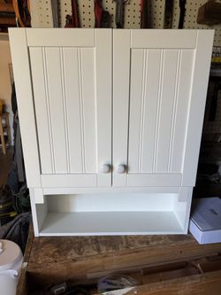 Wall-mounted bathroom cabinet