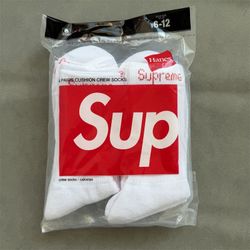 Supreme socks