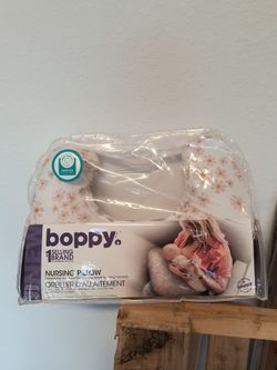 Boppy Nursing Pillow Daisy Print