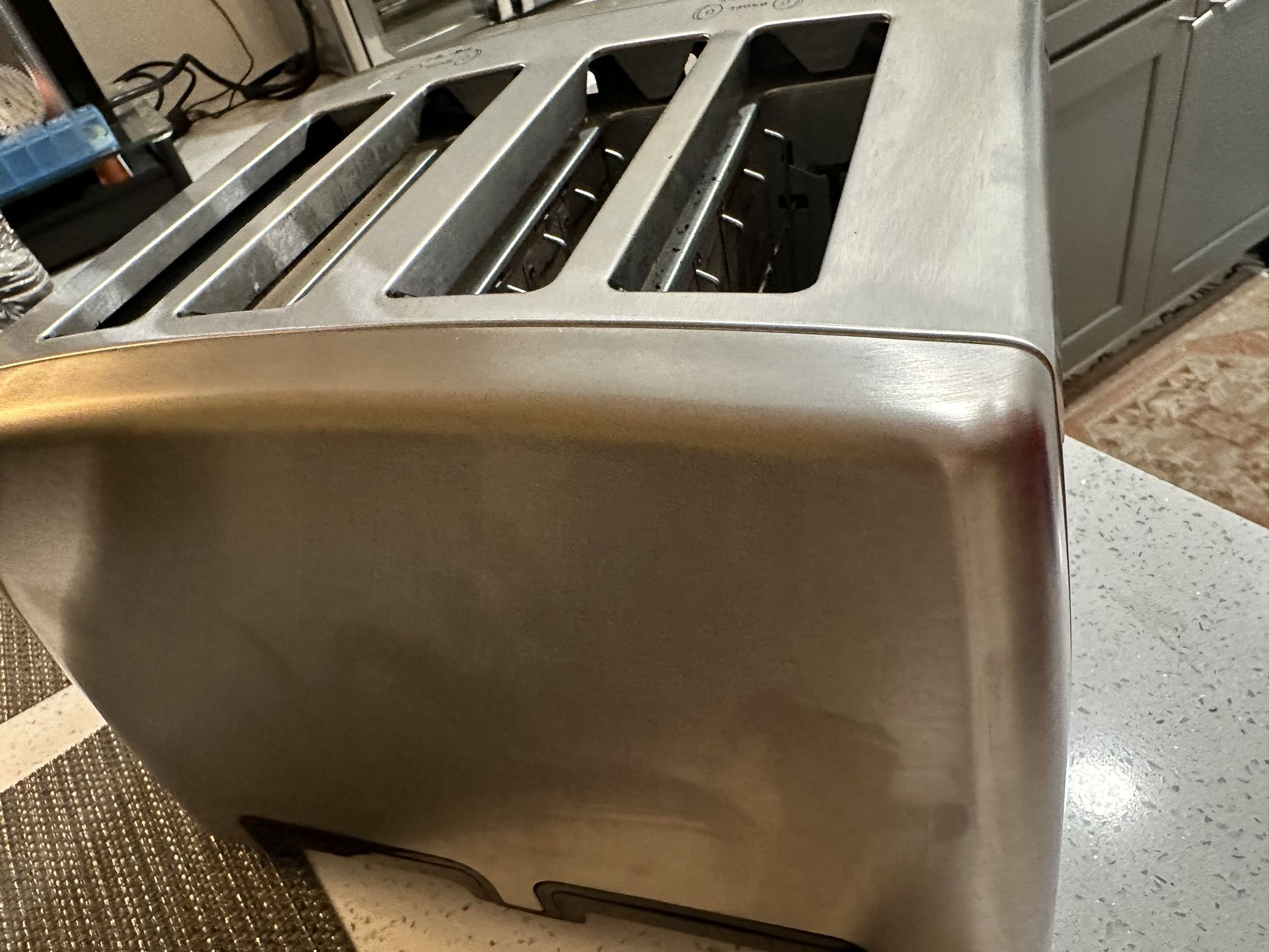 Cuisinart 4 SLICE COUNTDOWN METAL TOASTER for Sale in Houston, TX OfferUp