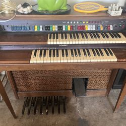 Old Lowrey Jamboree Organ With Magic Genie
