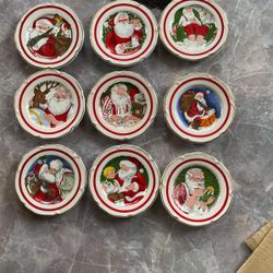 9 Miniature Santa Plates With Stands (NEW)