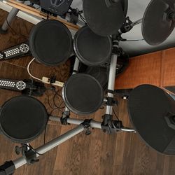 Simmons SD500 electric drum kit and amp