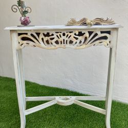 Beautiful Wooden Small Accent/ Entry/ Console Table / Vanity 