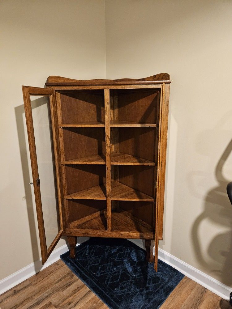 Corner Hutch