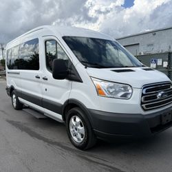 2018 Ford Transit 350 XLT 15 Passenger Medium Roof 