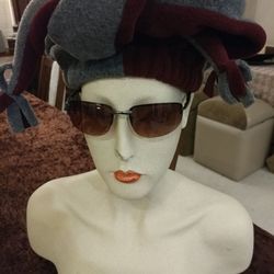 Mannequin head and free standing for hat modeling