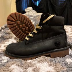 Boys/Womens Timberlands