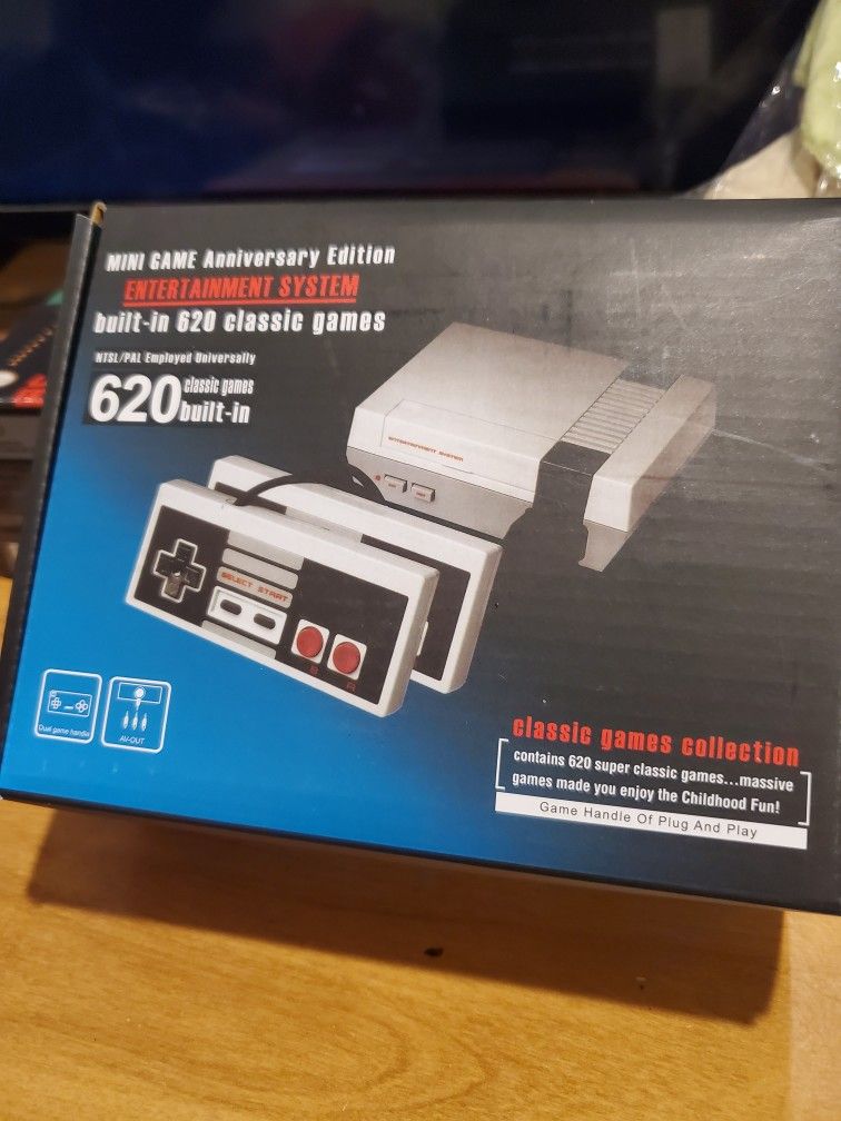 Mini-NES Anniversary Edition w/ 620 Classic Games