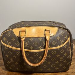 Louis Vuitton Monogram Canvas