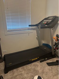 Gold’s Gym Trainer 430i Folding Incline Treadmill
