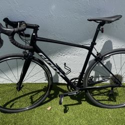 GIANT CONTEND ROAD BIKE