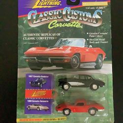 Johnny Lightning Classic Customs Corvette - 1957 Roadster & 1980 Aerovette