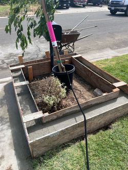 Concrete retaining walls