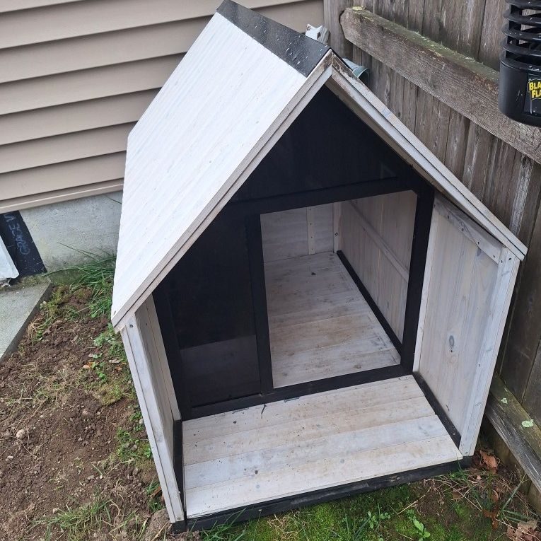 Dog House For Sale 