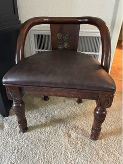Vintage “Accent Chair” Leather Seating with Real Wood🔥🌹 Rose Theme + Carving!