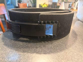 Weightlifting belt