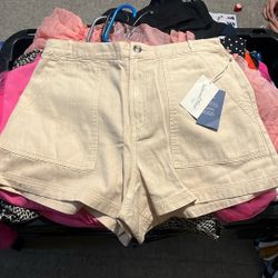 Woman Short L